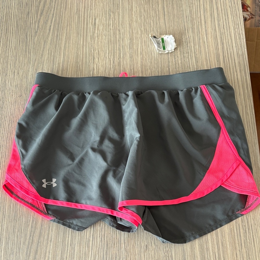 Under Armour Fly By 2.0 Shorts Women’s Large HeatGear Gray Pink NWT